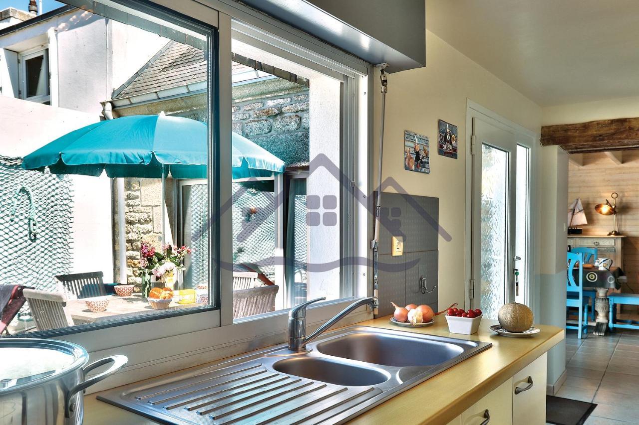 LocaLise - La Maison du pêcheur au Guilvinec - Chambres vue mer - A 20m de la mer située à la pointe de Men Meur - Tout à pied, plage, port, centre, commerces, marché - Wifi inclus - Linge de lit inclus - Jardin clos - En option , ménage et serviette Extérieur photo