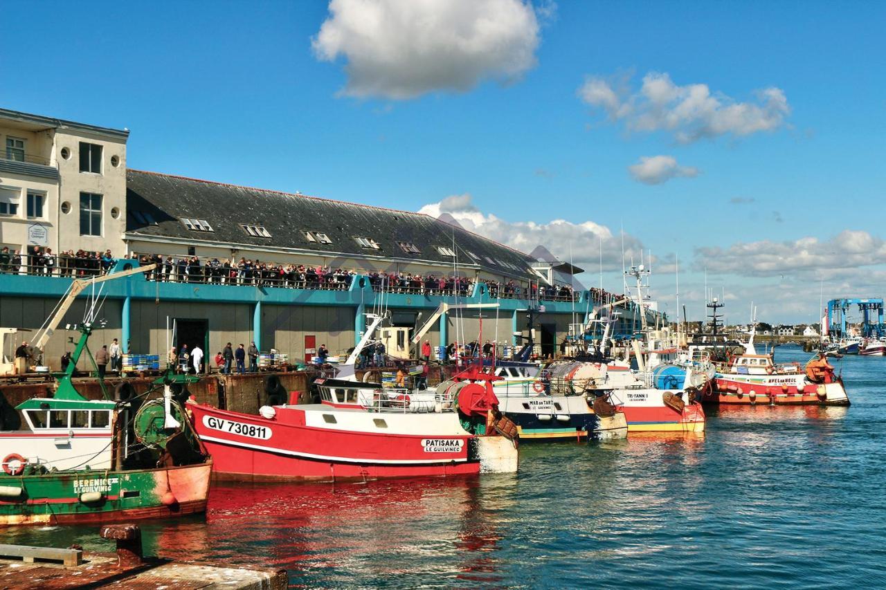LocaLise - La Maison du pêcheur au Guilvinec - Chambres vue mer - A 20m de la mer située à la pointe de Men Meur - Tout à pied, plage, port, centre, commerces, marché - Wifi inclus - Linge de lit inclus - Jardin clos - En option , ménage et serviette Extérieur photo