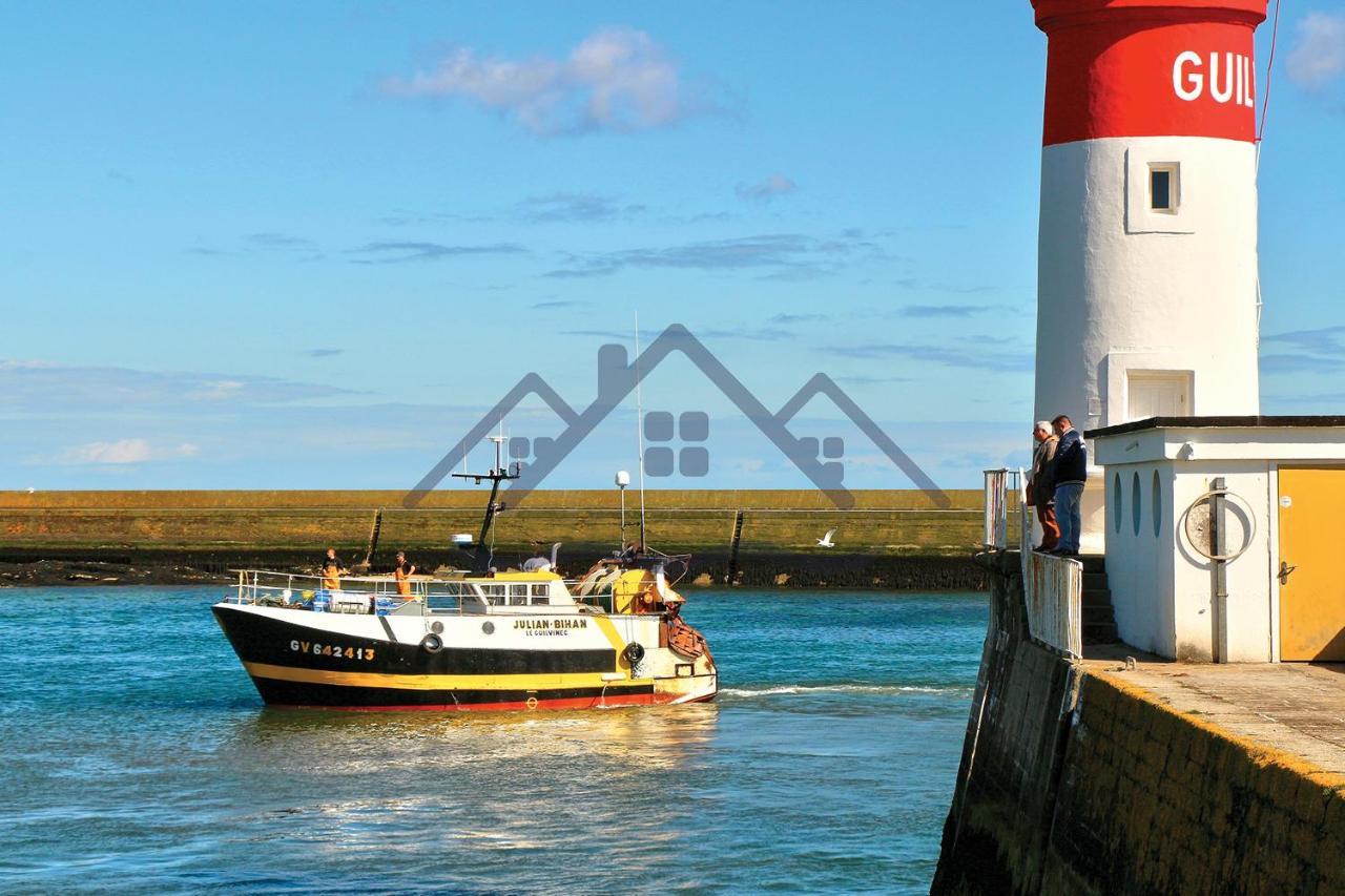 LocaLise - La Maison du pêcheur au Guilvinec - Chambres vue mer - A 20m de la mer située à la pointe de Men Meur - Tout à pied, plage, port, centre, commerces, marché - Wifi inclus - Linge de lit inclus - Jardin clos - En option , ménage et serviette Extérieur photo