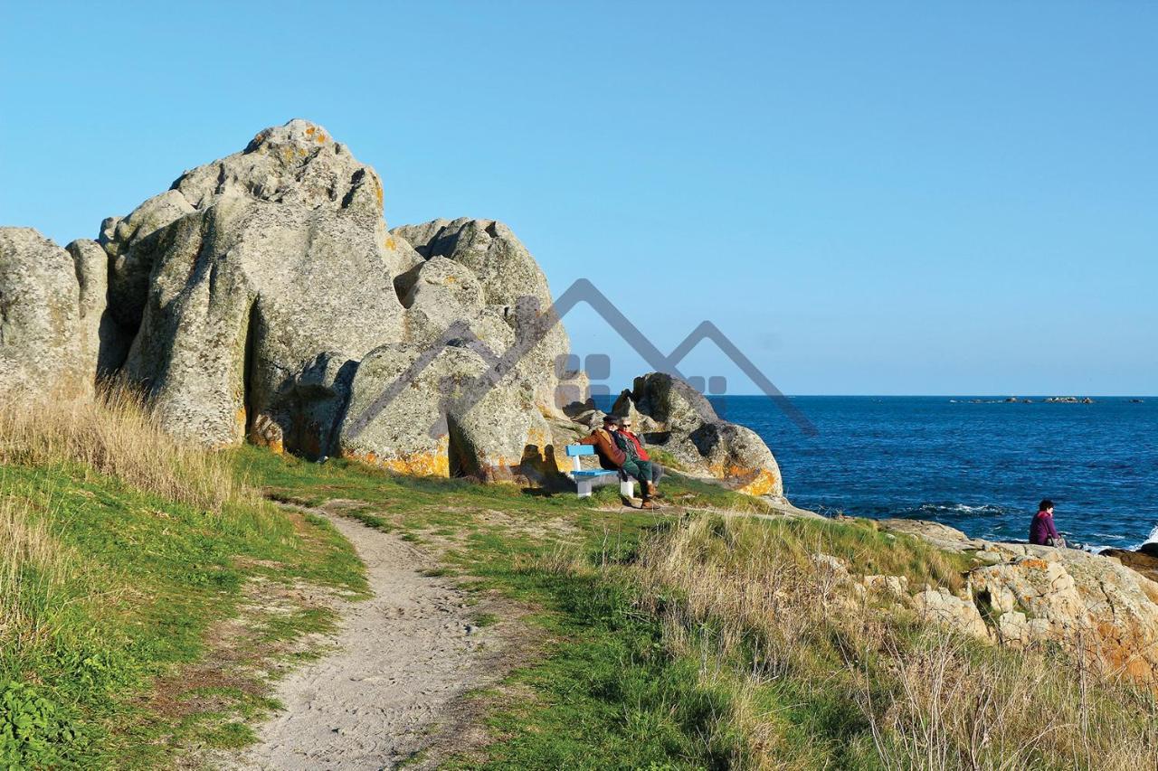 LocaLise - La Maison du pêcheur au Guilvinec - Chambres vue mer - A 20m de la mer située à la pointe de Men Meur - Tout à pied, plage, port, centre, commerces, marché - Wifi inclus - Linge de lit inclus - Jardin clos - En option , ménage et serviette Extérieur photo